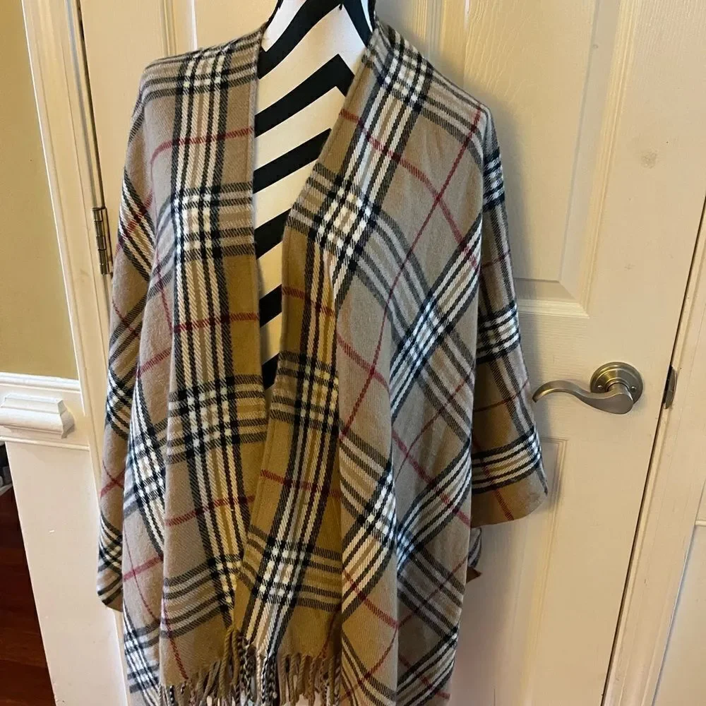 V.Fraas Classic plaid Shawl acrylic material fringe accent OS